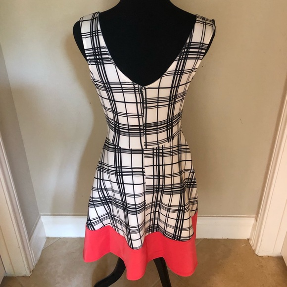 Plaid with a bold hem dress - Picture 2 of 7